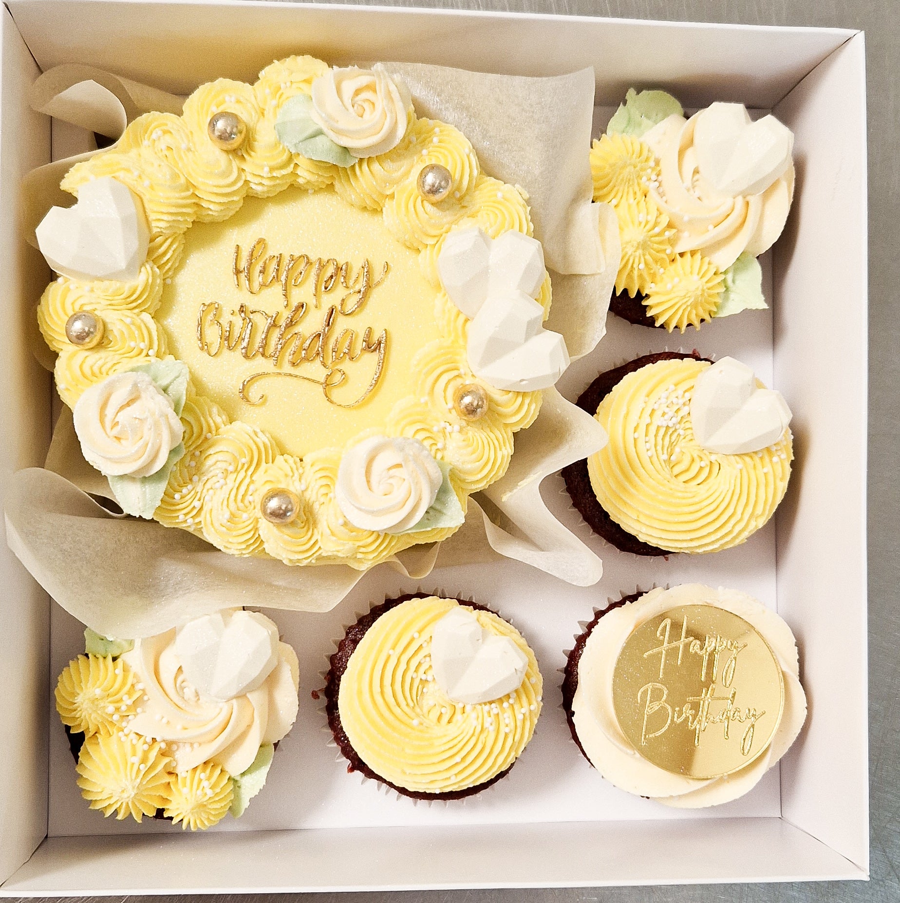 Bento birthday cake & cupcake box