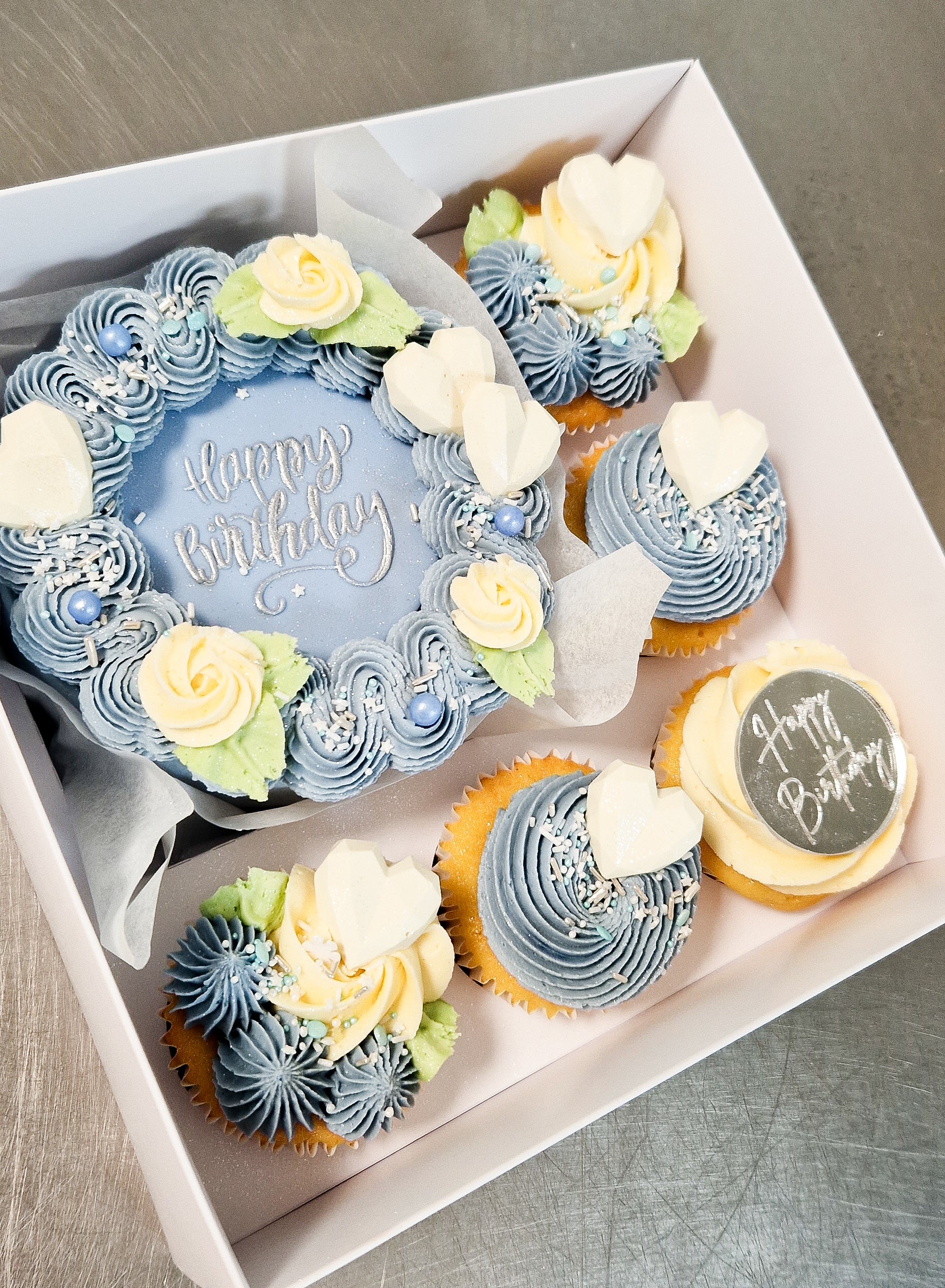Bento birthday cake & cupcake box