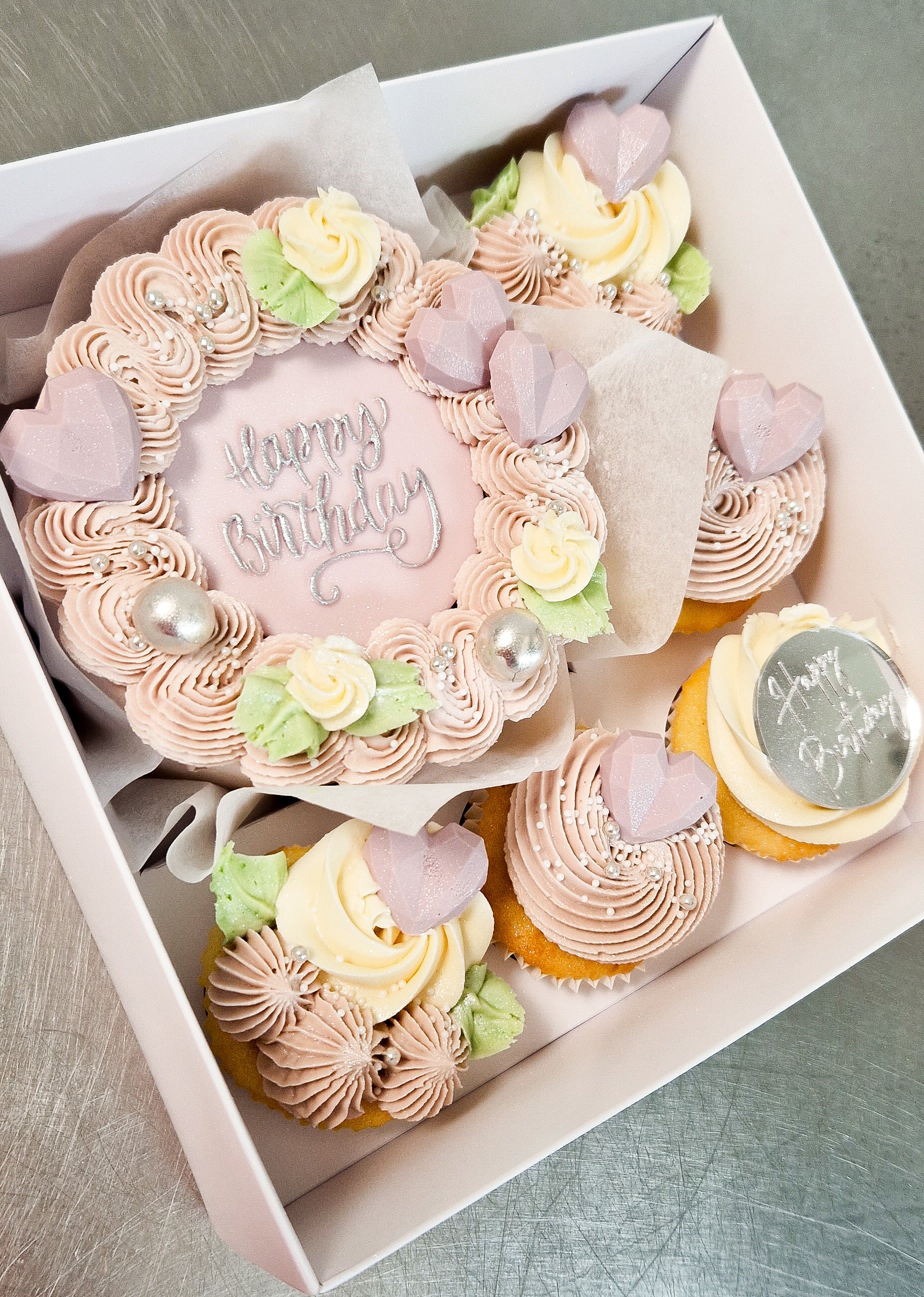 Bento birthday cake & cupcake box