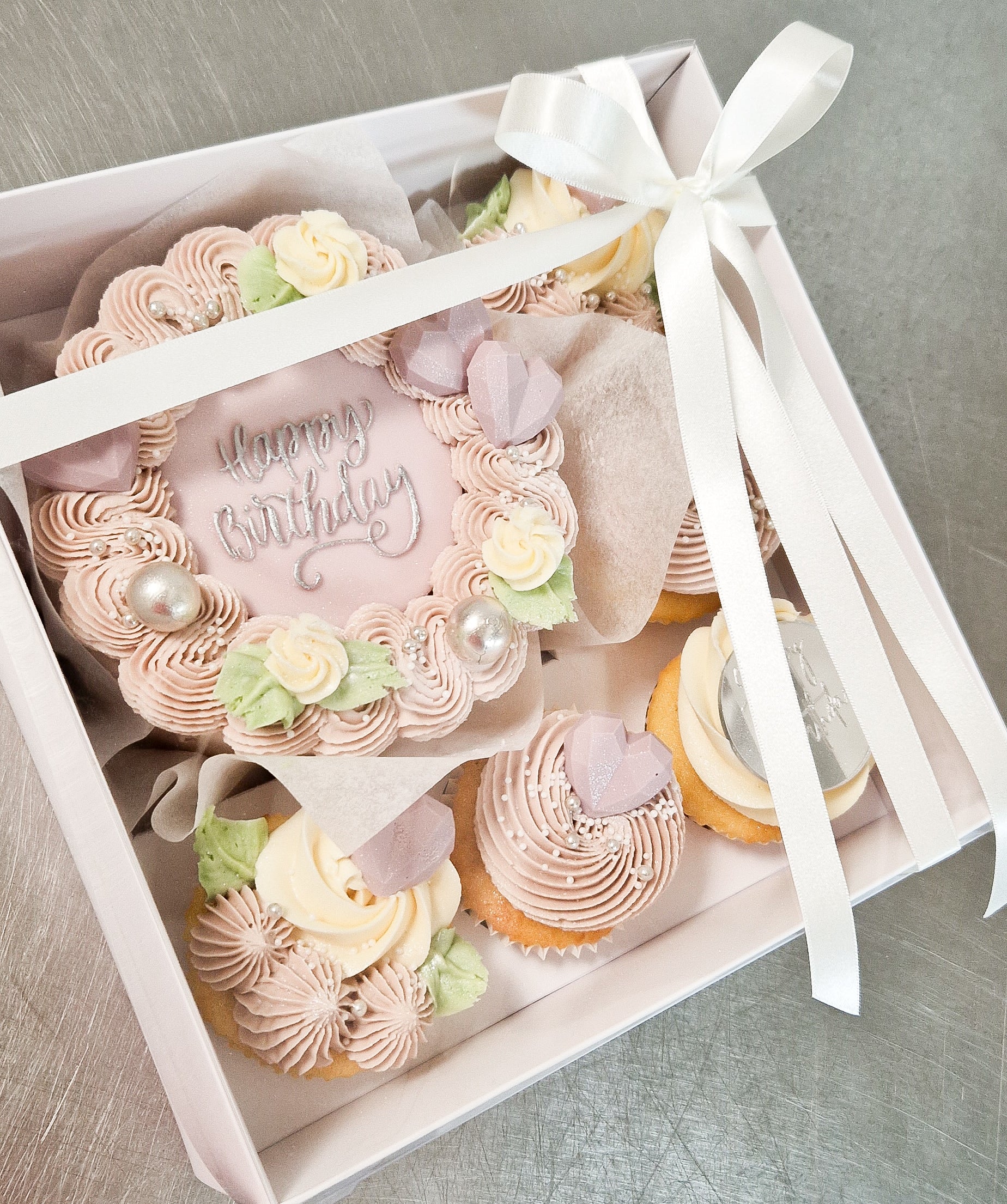Bento birthday cake & cupcake box