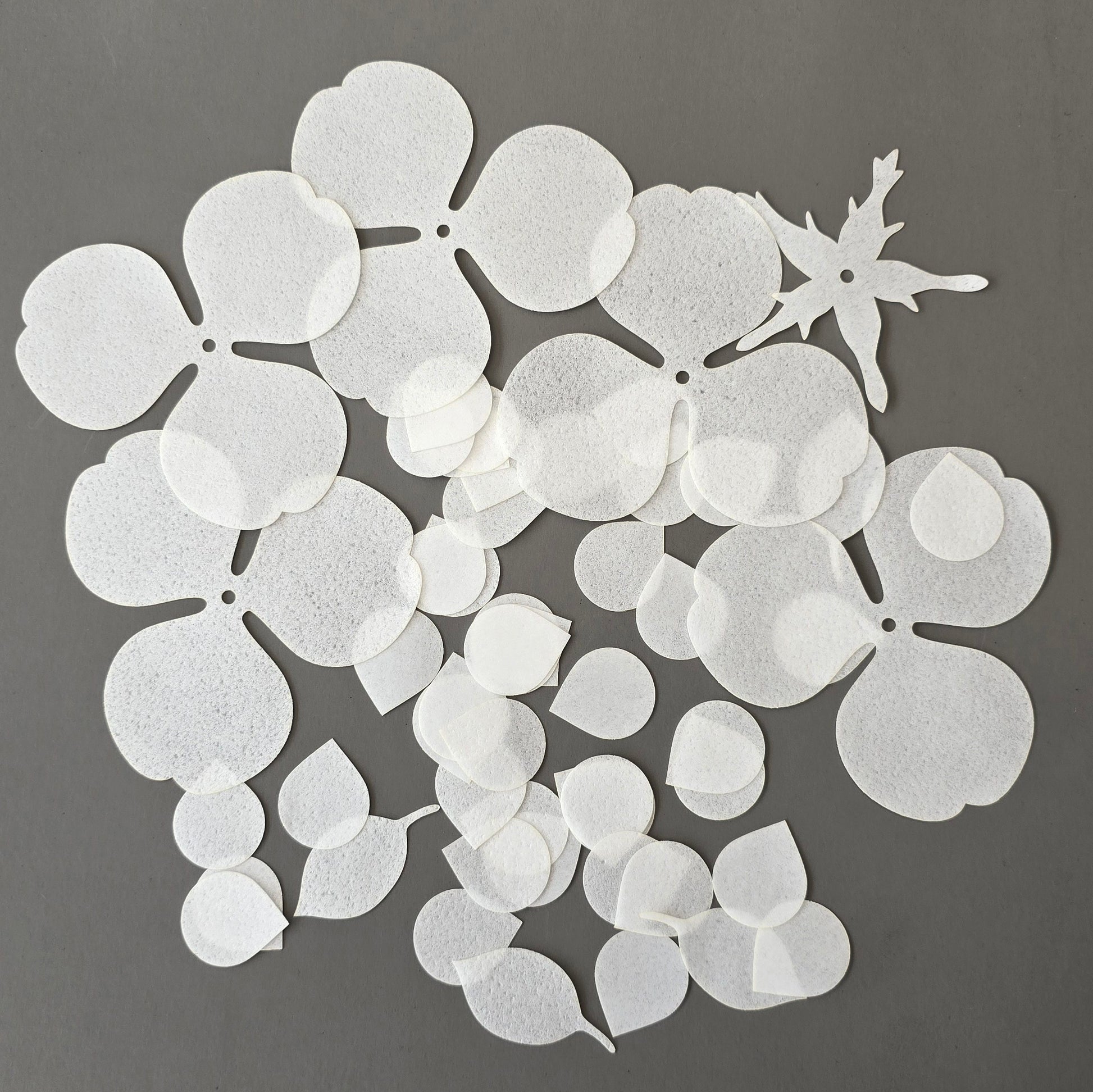 Pre-cut wafer paper petals for flowers