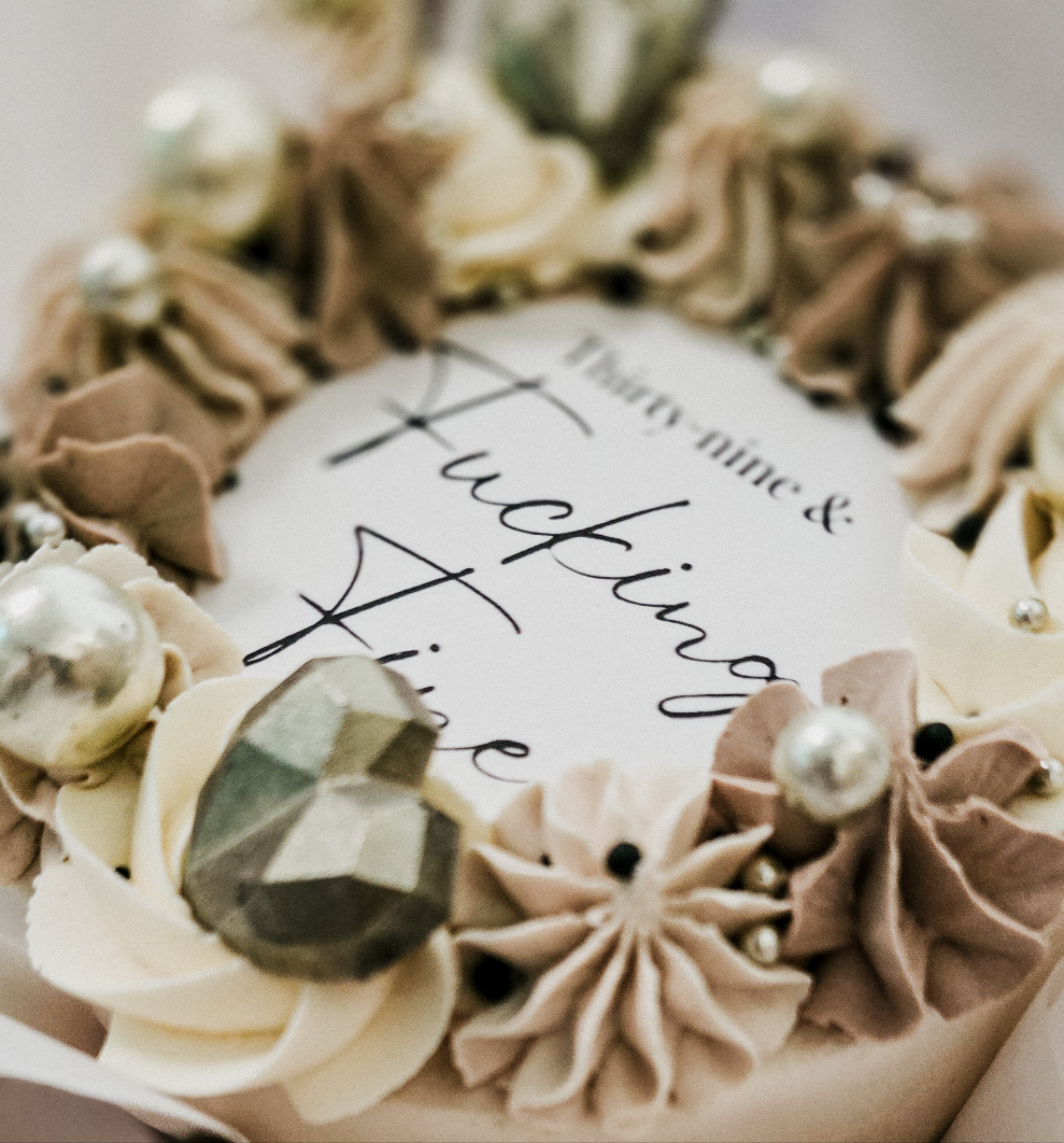 Personalised bento cake & cupcake box