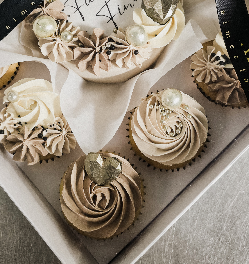 Personalised bento cake & cupcake box