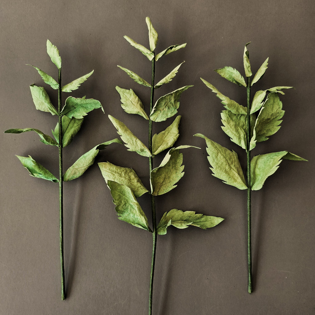 Pre-cut wafer paper leaves